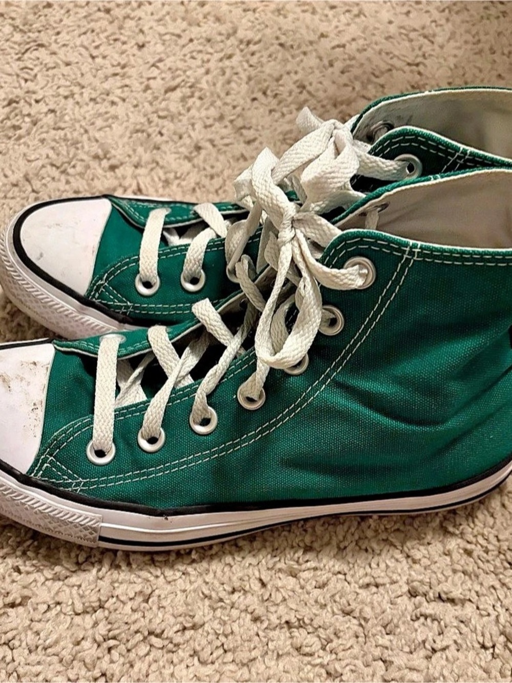 Unisex Converse Chuck Taylor All Star Sneakers Green US men’s 5 or women’s 7.